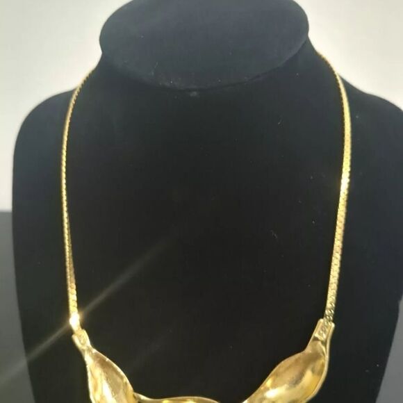 Vintage Signed Trifari Dark Purple Enamel Leaf Goldtone Collar Necklace - Picture 4 of 7